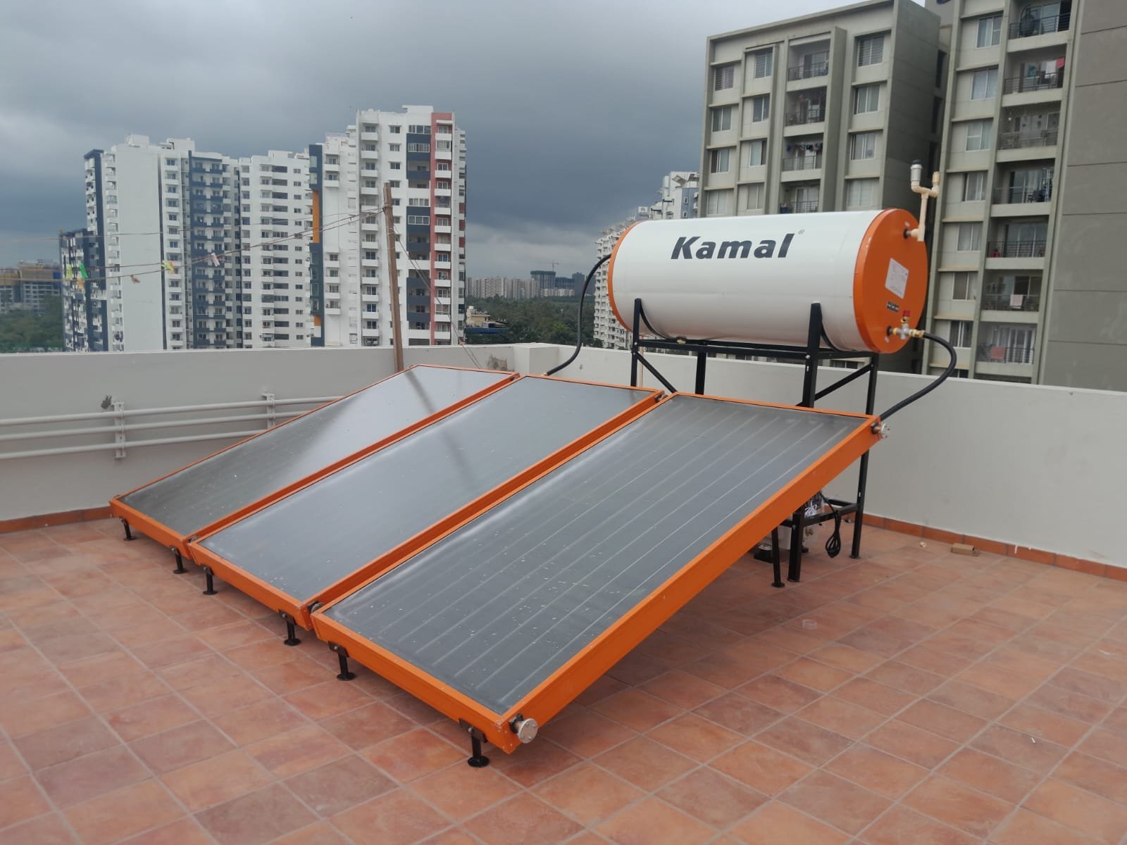 Kamal 300LPD GL Solar Water Heater with Heat Pump